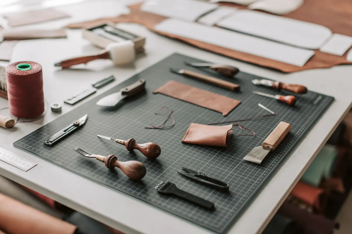 Making a Flint Awl for Leatherwork: A Step-by-Step Guide